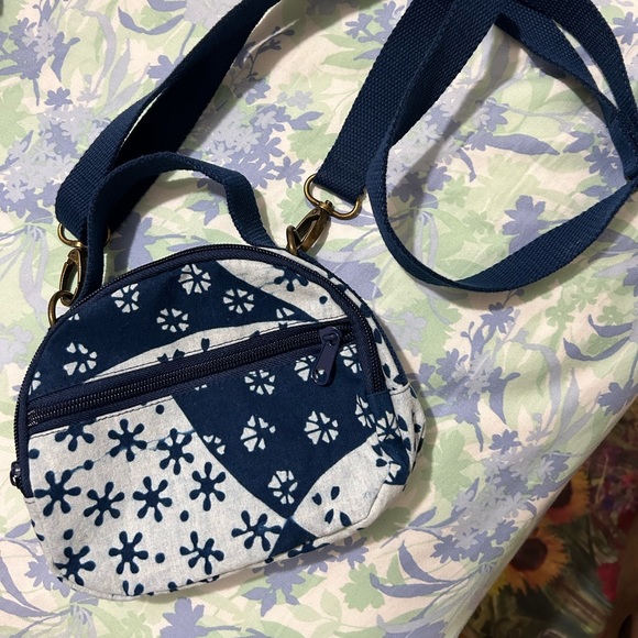 Adorable handmade crossbody - Picture 2 of 4